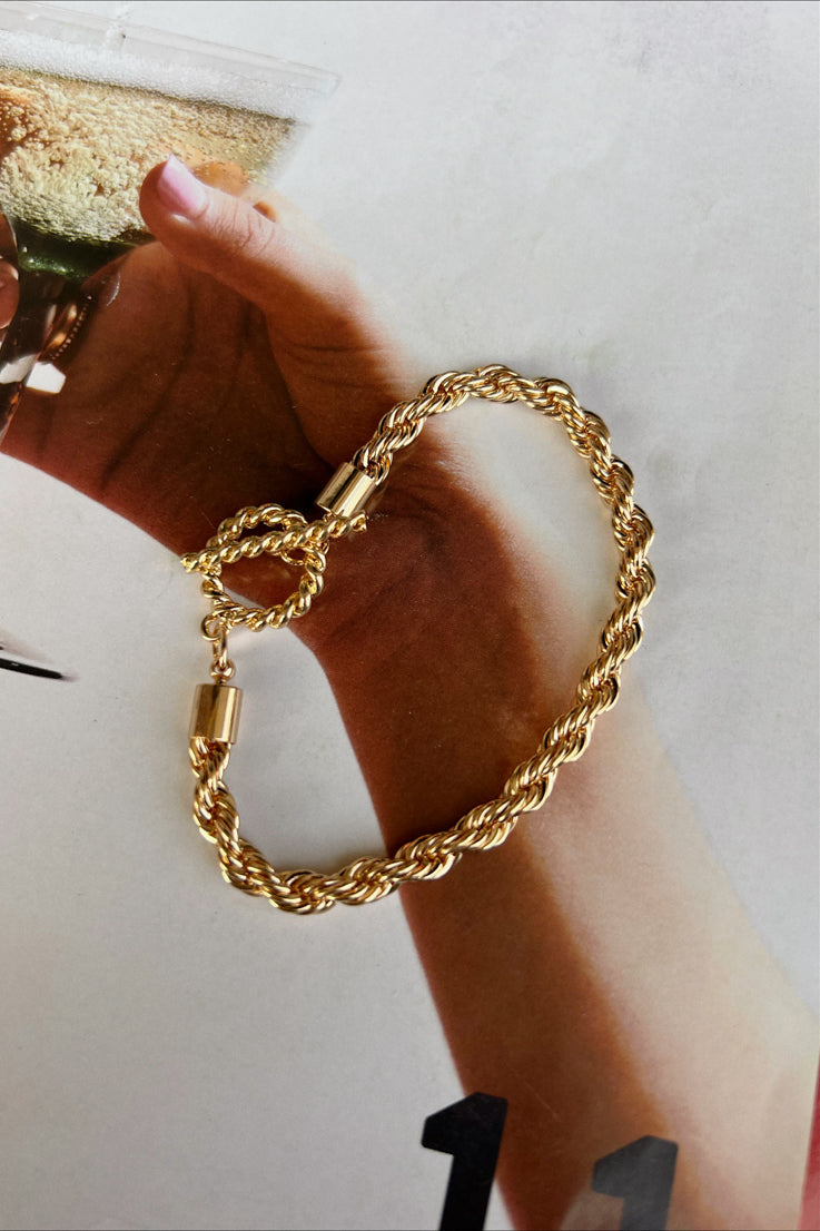 gold twisted chain bracelet 