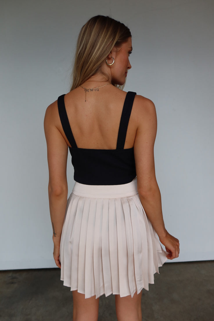 black structured low cut tank