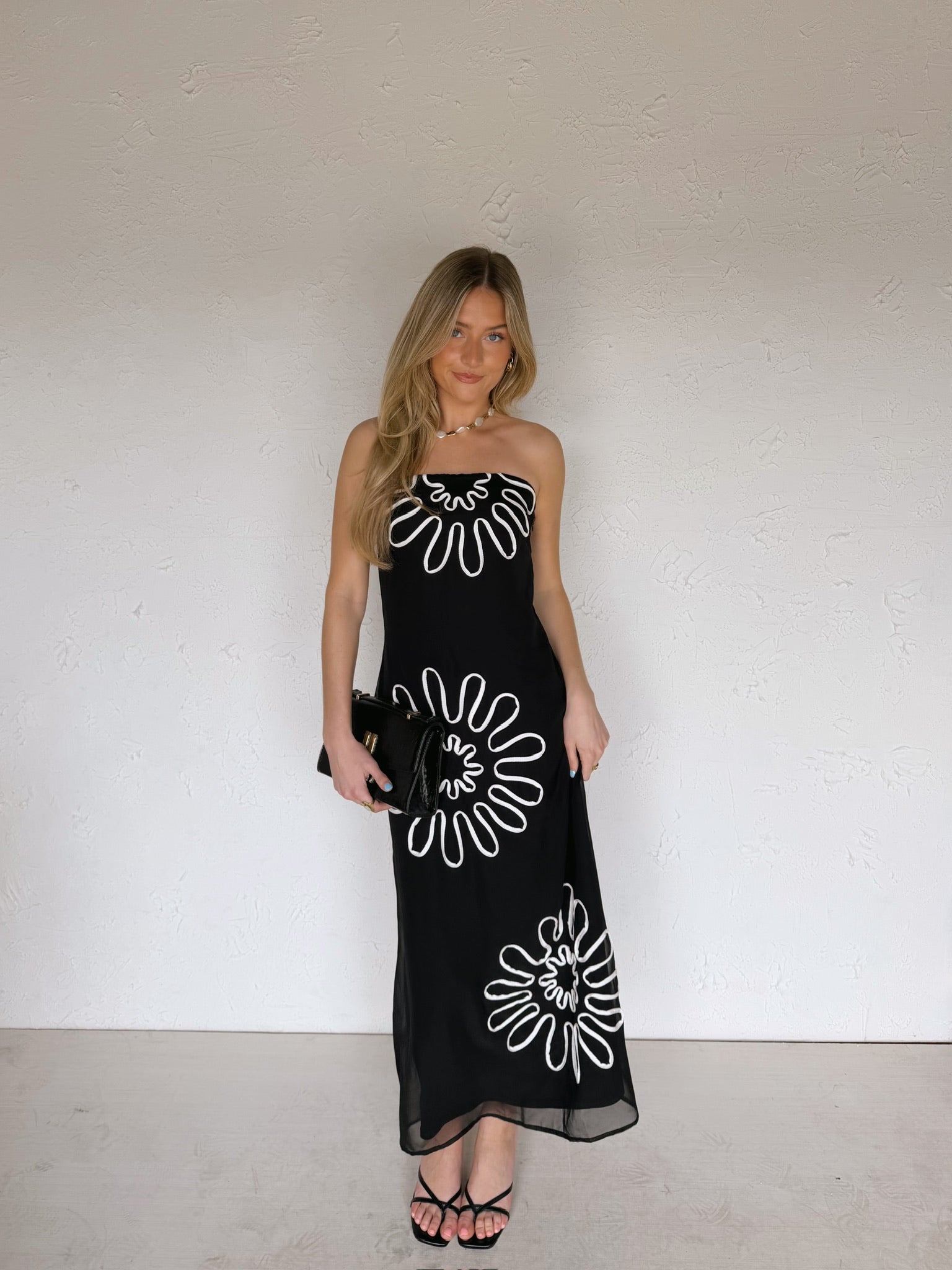 BLACK DRESSES Vestique BLACK DRESSES Vestique