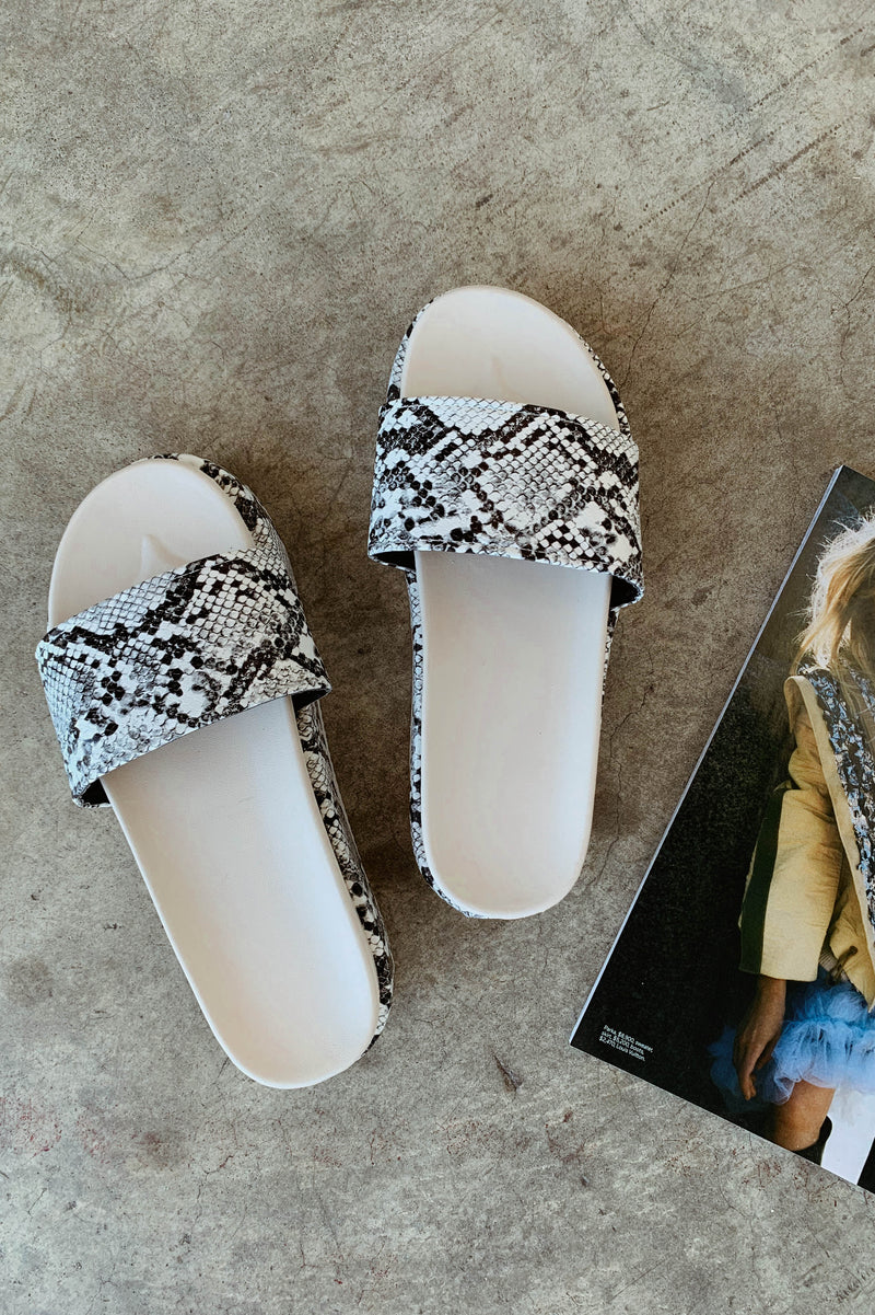 Zara best sale snakeskin slides