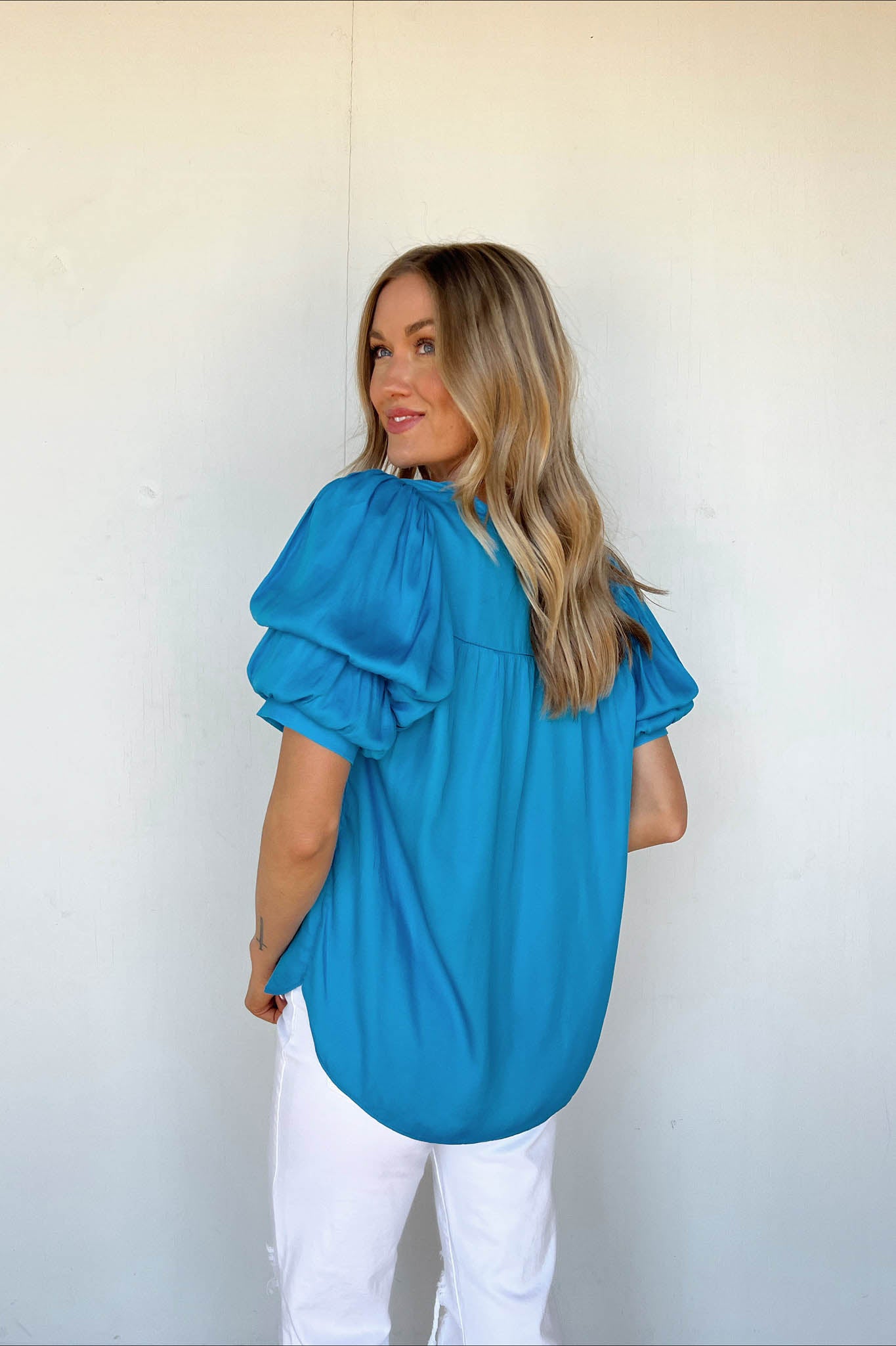 blue v-neck puff sleeve top 