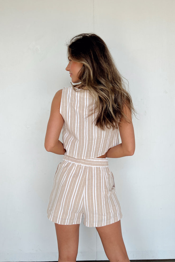 tan and white striped set top